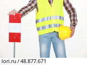 Road worker with sign. Стоковое фото, агентство Ingram Publishing / Фотобанк Лори