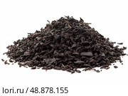 A pile of Darjeeling dry black tea leaves, ideal for brewing a flavorful cup, set against a clean white background for a fresh and natural look. Стоковое AI-изображение, AI-художник Марина Демидюк / Фотобанк Лори