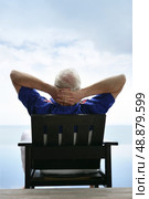 Senior relaxing in a deckchair. Стоковое фото, агентство Ingram Publishing / Фотобанк Лори