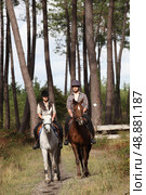 twosome of horse riders. Стоковое фото, агентство Ingram Publishing / Фотобанк Лори