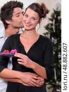 young man kissing his fiancee. Стоковое фото, агентство Ingram Publishing / Фотобанк Лори