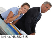 Boss sat with female assistant. Стоковое фото, агентство Ingram Publishing / Фотобанк Лори