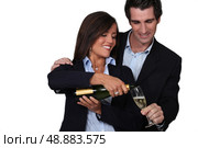 happy couple celebrating event with champagne. Стоковое фото, агентство Ingram Publishing / Фотобанк Лори