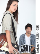 female singer with electric guitar. Стоковое фото, агентство Ingram Publishing / Фотобанк Лори