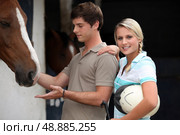 Teens in riding stables. Стоковое фото, агентство Ingram Publishing / Фотобанк Лори