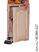 cabinetmaker and cupboard door. Стоковое фото, агентство Ingram Publishing / Фотобанк Лори