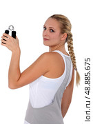 Woman holding grippers. Стоковое фото, агентство Ingram Publishing / Фотобанк Лори
