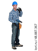 A man holding a driller. Стоковое фото, агентство Ingram Publishing / Фотобанк Лори