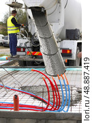 Pouring cement foundations. Стоковое фото, агентство Ingram Publishing / Фотобанк Лори