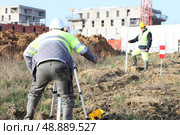 surveyors working on a construction site. Стоковое фото, агентство Ingram Publishing / Фотобанк Лори