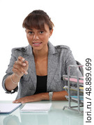 Woman at her desk reaching out. Стоковое фото, агентство Ingram Publishing / Фотобанк Лори