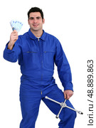 mechanic with money. Стоковое фото, агентство Ingram Publishing / Фотобанк Лори