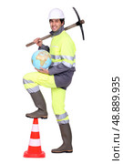 Worker with pickaxe. Стоковое фото, агентство Ingram Publishing / Фотобанк Лори