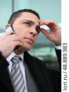 close-up shot of young businessman on the phone looking preoccupied. Стоковое фото, агентство Ingram Publishing / Фотобанк Лори
