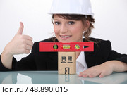 Engineer approving the use of a spirit level. Стоковое фото, агентство Ingram Publishing / Фотобанк Лори