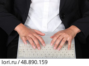 Woman typing on laptop keyboard. Стоковое фото, агентство Ingram Publishing / Фотобанк Лори