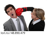 Woman punching her colleague. Стоковое фото, агентство Ingram Publishing / Фотобанк Лори