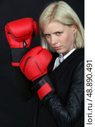Businesswoman holding boxing gloves. Стоковое фото, агентство Ingram Publishing / Фотобанк Лори