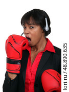 A black businesswoman yawning. Стоковое фото, агентство Ingram Publishing / Фотобанк Лори