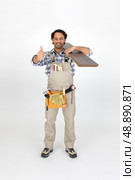 Man carrying laminate flooring on shoulder. Стоковое фото, агентство Ingram Publishing / Фотобанк Лори