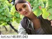 Woman in a vineyard. Стоковое фото, агентство Ingram Publishing / Фотобанк Лори