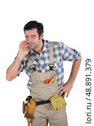 craftsman telling a secret. Стоковое фото, агентство Ingram Publishing / Фотобанк Лори