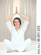 young woman meditating. Стоковое фото, агентство Ingram Publishing / Фотобанк Лори
