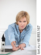 Woman with denim shirt. Стоковое фото, агентство Ingram Publishing / Фотобанк Лори