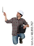 Mason with bucket and spatula. Стоковое фото, агентство Ingram Publishing / Фотобанк Лори