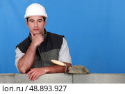 Man building wall. Стоковое фото, агентство Ingram Publishing / Фотобанк Лори