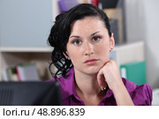 Woman in front of a computer. Стоковое фото, агентство Ingram Publishing / Фотобанк Лори