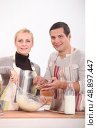Couple cooking. Стоковое фото, агентство Ingram Publishing / Фотобанк Лори