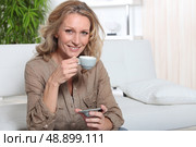 Blonde woman with coffee. Стоковое фото, агентство Ingram Publishing / Фотобанк Лори