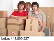 Men on moving day. Стоковое фото, агентство Ingram Publishing / Фотобанк Лори