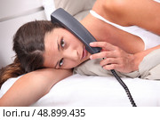 Woman talking on the phone in bed. Стоковое фото, агентство Ingram Publishing / Фотобанк Лори