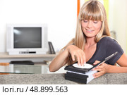 Female teenager choosing DVD. Стоковое фото, агентство Ingram Publishing / Фотобанк Лори