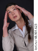 Woman suffering from a throbbing headache. Стоковое фото, агентство Ingram Publishing / Фотобанк Лори