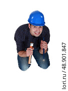 Nervous woodworker holding hammer and chisel. Стоковое фото, агентство Ingram Publishing / Фотобанк Лори