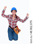 Triumphant female construction worker. Стоковое фото, агентство Ingram Publishing / Фотобанк Лори