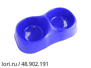 Plastic animal food and drink bowls. Стоковое фото, агентство Ingram Publishing / Фотобанк Лори