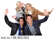 Two couples in winter clothing. Стоковое фото, агентство Ingram Publishing / Фотобанк Лори