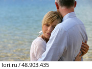 blonde woman hugging her husband. Стоковое фото, агентство Ingram Publishing / Фотобанк Лори