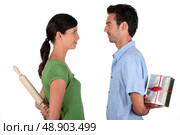 Couple stood facing each other. Стоковое фото, агентство Ingram Publishing / Фотобанк Лори
