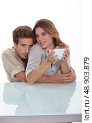 Man cuddling his girlfriend. Стоковое фото, агентство Ingram Publishing / Фотобанк Лори
