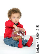 Child eating a cookie. Стоковое фото, агентство Ingram Publishing / Фотобанк Лори
