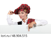 Scottish woman in traditional costume. Стоковое фото, агентство Ingram Publishing / Фотобанк Лори