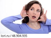 woman listening something carefully. Стоковое фото, агентство Ingram Publishing / Фотобанк Лори