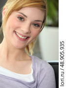 portrait of a blonde all smiles. Стоковое фото, агентство Ingram Publishing / Фотобанк Лори