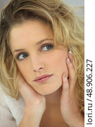 Daydreaming girl. Стоковое фото, агентство Ingram Publishing / Фотобанк Лори