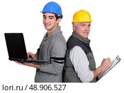 senior plumber and junior. Стоковое фото, агентство Ingram Publishing / Фотобанк Лори